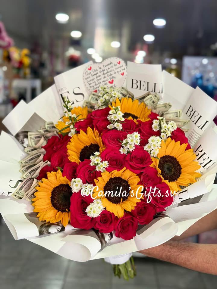 Caja con rosas rojas, globo Happy Valentine's Day y peluche Snoopy